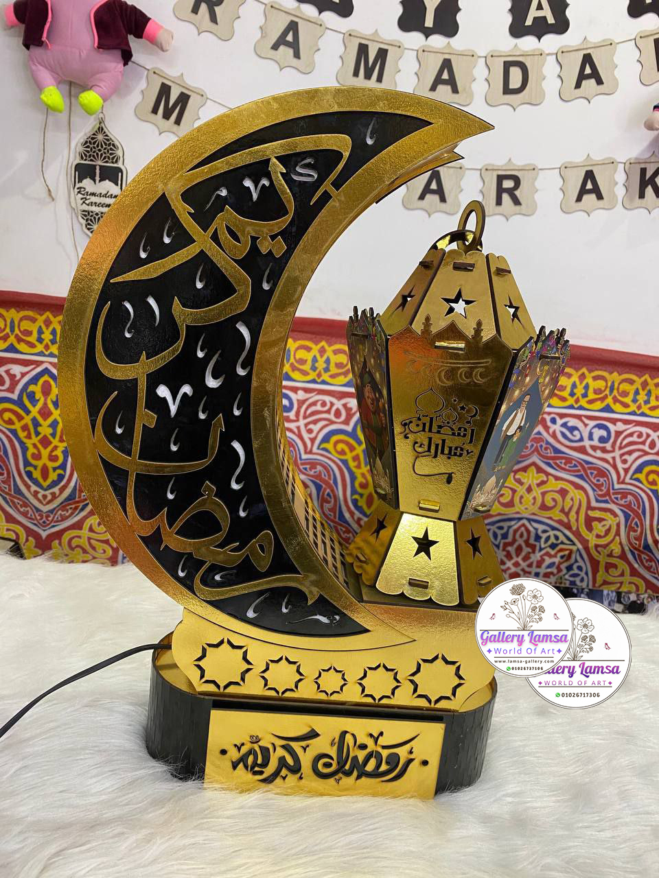 ستاند هلال خشبي مع فانوس