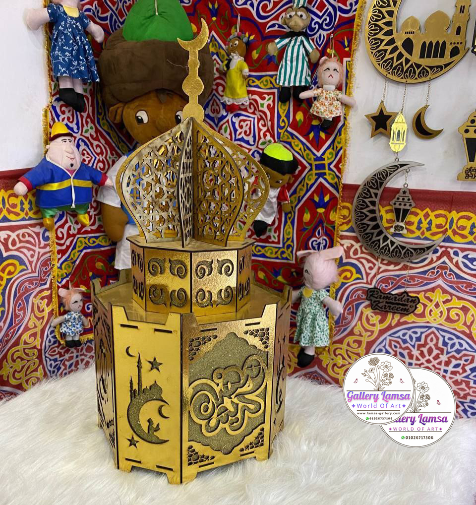 مبخرة على شكل مئذنة ذهبية